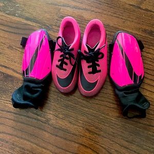 Nike Soccer Cleats & Shin Guards

Size 12C
